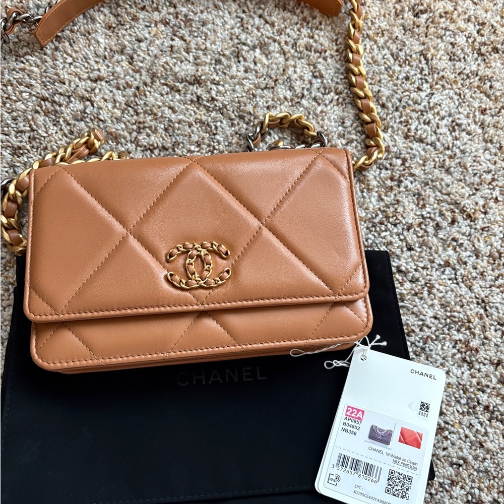 Chanel 19 WOC - Picture 8 of 8